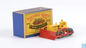 MATCHBOX LESNEY 1-75 18-A CATERPILLAR BULLDOZER - VNM ORIGINAL TREADS