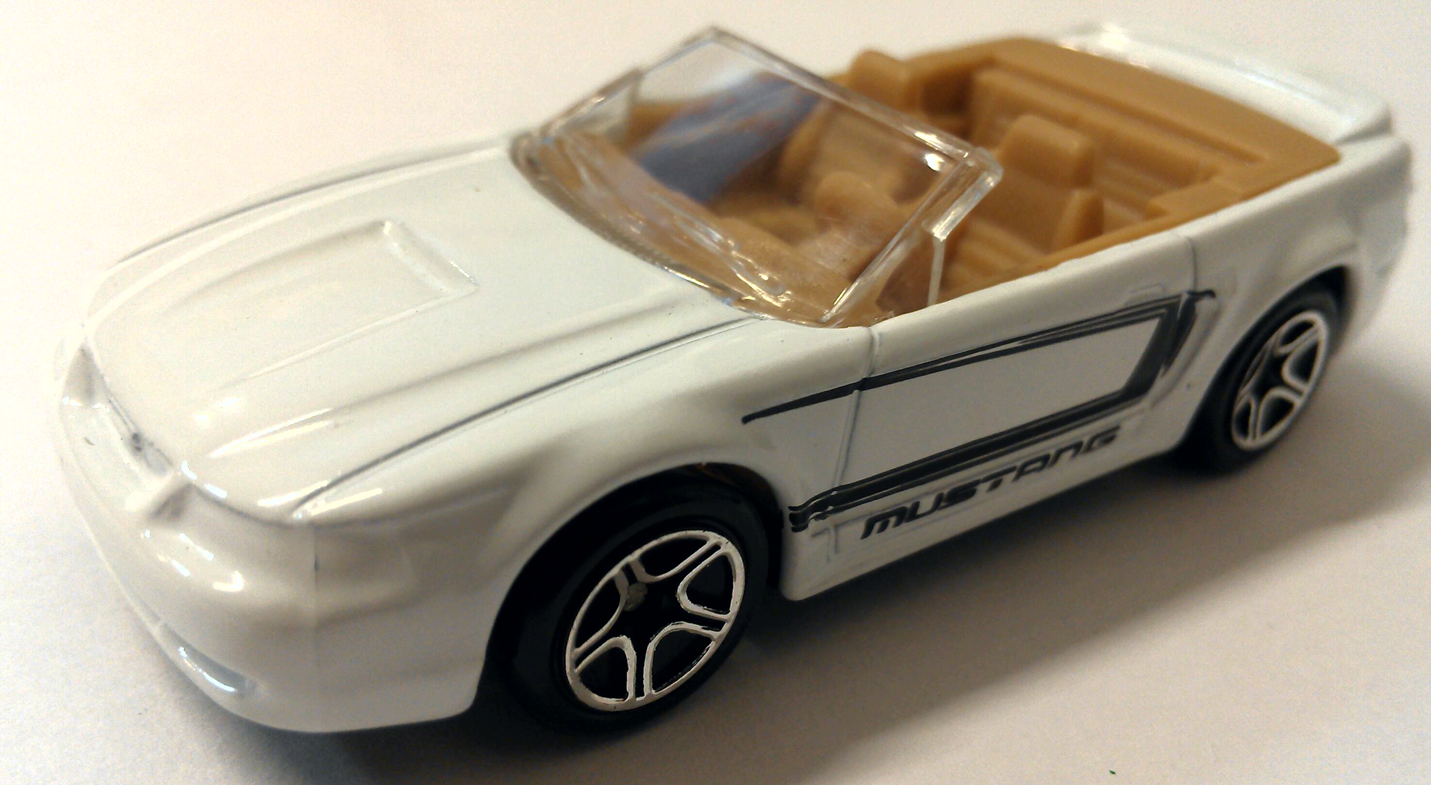 Matchbox 2001 #3 1999 FORD MUSTANG COUPE white 