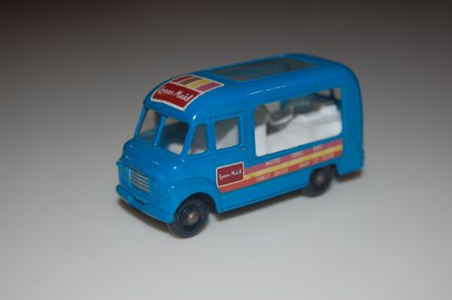 https://static.wikia.nocookie.net/matchbox/images/5/55/47b_commer_ice_cream_canteen.jpg/revision/latest?cb=20130319000116