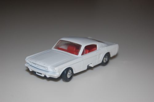 matchbox no 8 mustang