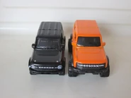 FordBronco2021sIMG 6910new.jpg (90 KB) 2021 Ford Bronco 2022 Matchbox Collectors black version vs Hot Wheels '21 Ford Bronco 2021 Mainline orange version