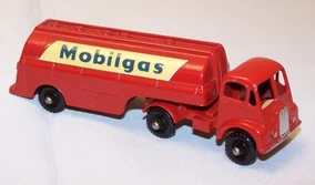 Thornycroft Tractor & 2400 Gallon Trailer Tanker (M-8) | Matchbox