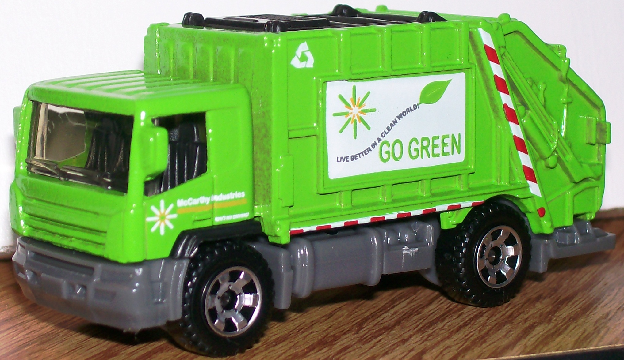 Matchbox green hotsell garbage truck