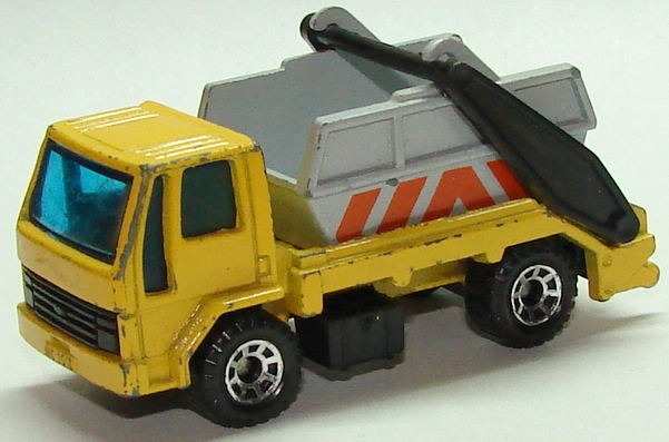 1987 MATCHBOX SUPERFAST MB70 #70 FORD CARGO SKIP TRUCK NEW ON CARD 