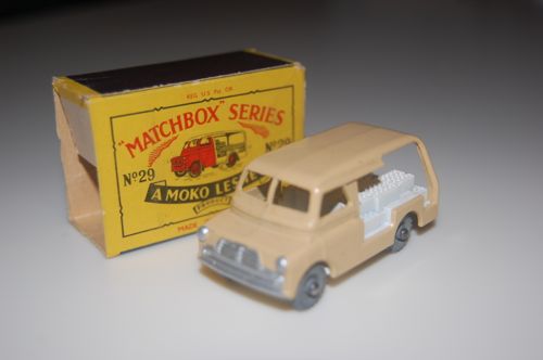 レズニー 　ウォルズ　アイスクリーム　トラック ベッドフォード MATCHBOX no 13 .Bedford Wreck Truck.Made in England by