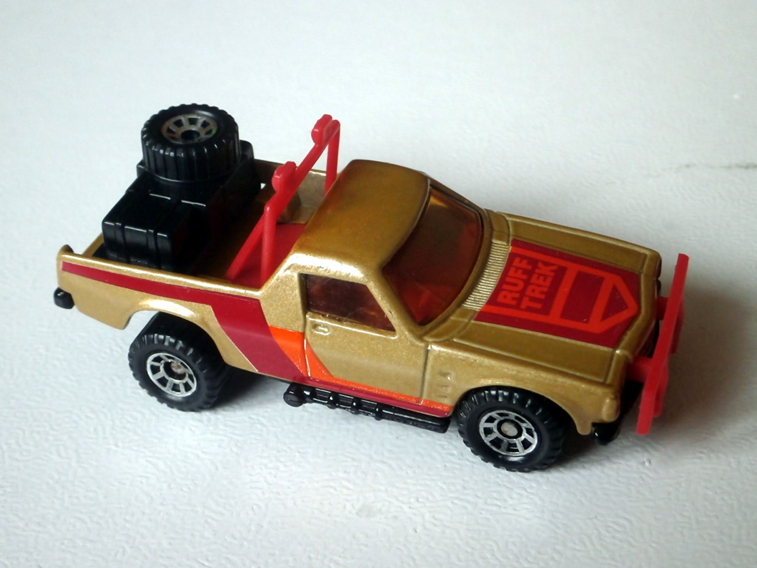 マッチボックス ミニカー Ruff Trek toy utility truck 【驚きの価格が