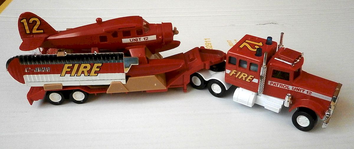 Peterbilt Fire Spotter Plane Transporter (K-112/K-134) | Matchbox