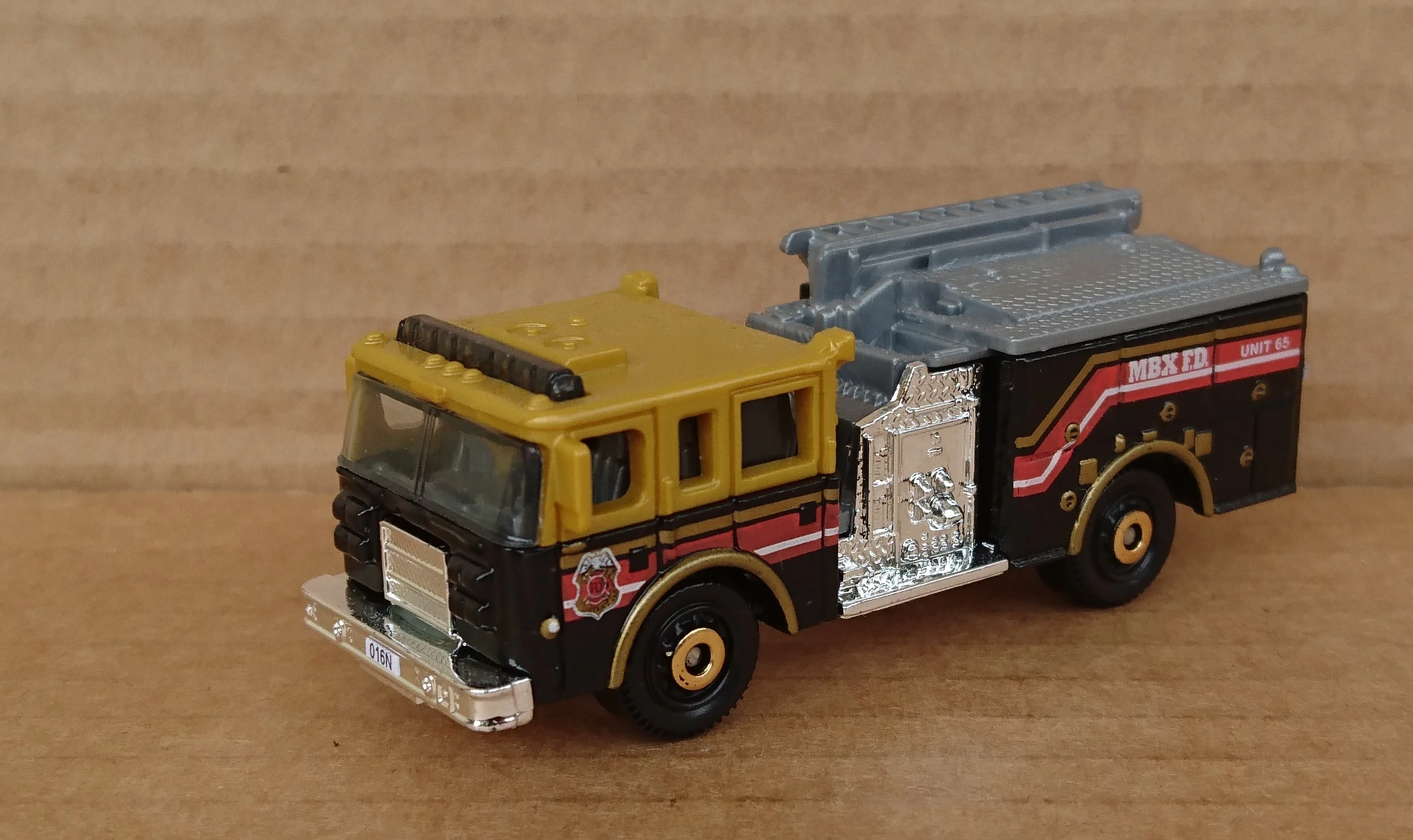 Matchbox - Pierce Dash Fire Truck Amarelo_Preto - Básico