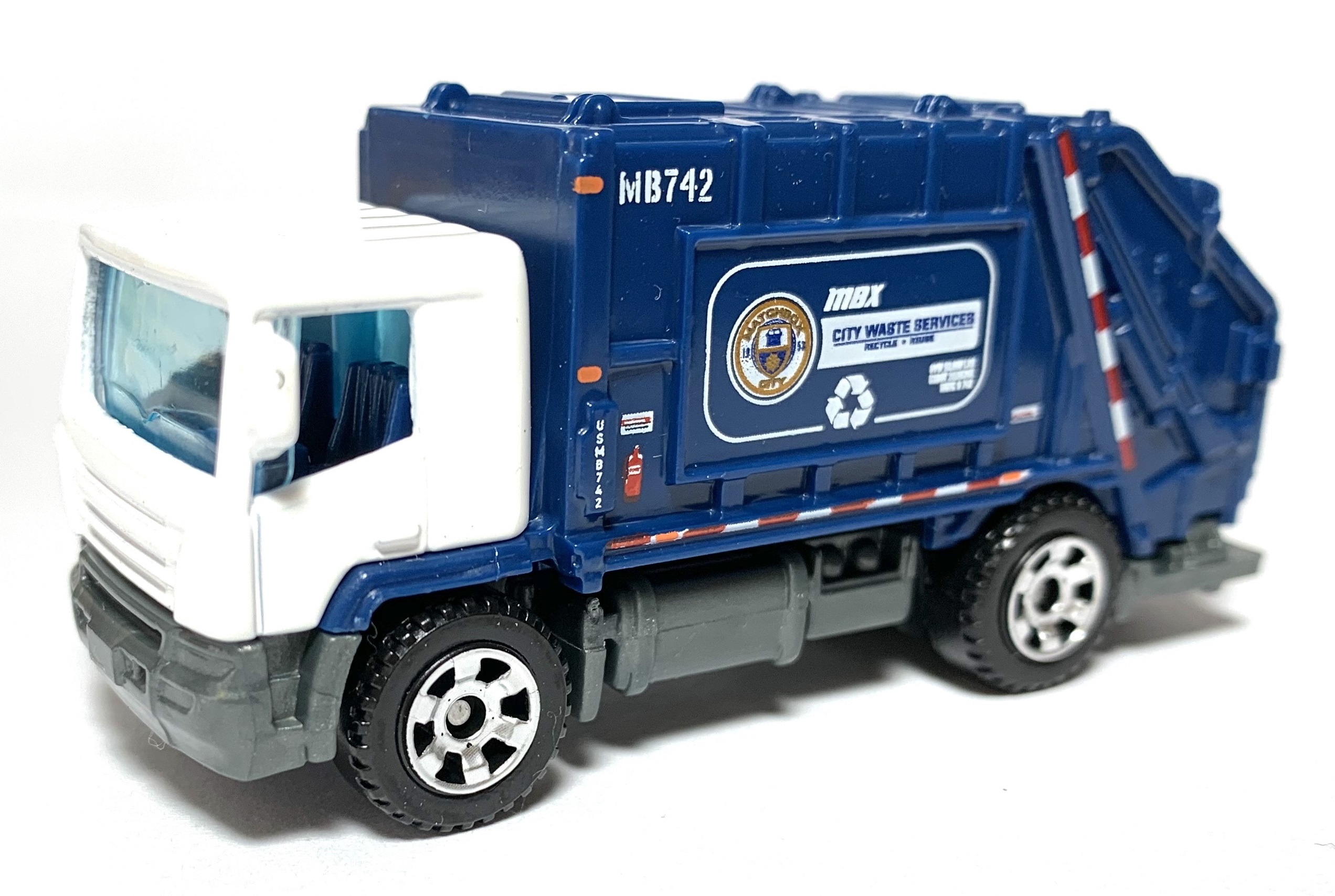 2022 MATCHBOX - GARBAGE KING 74/100 - PNW GARBAGE TRUCK Blue