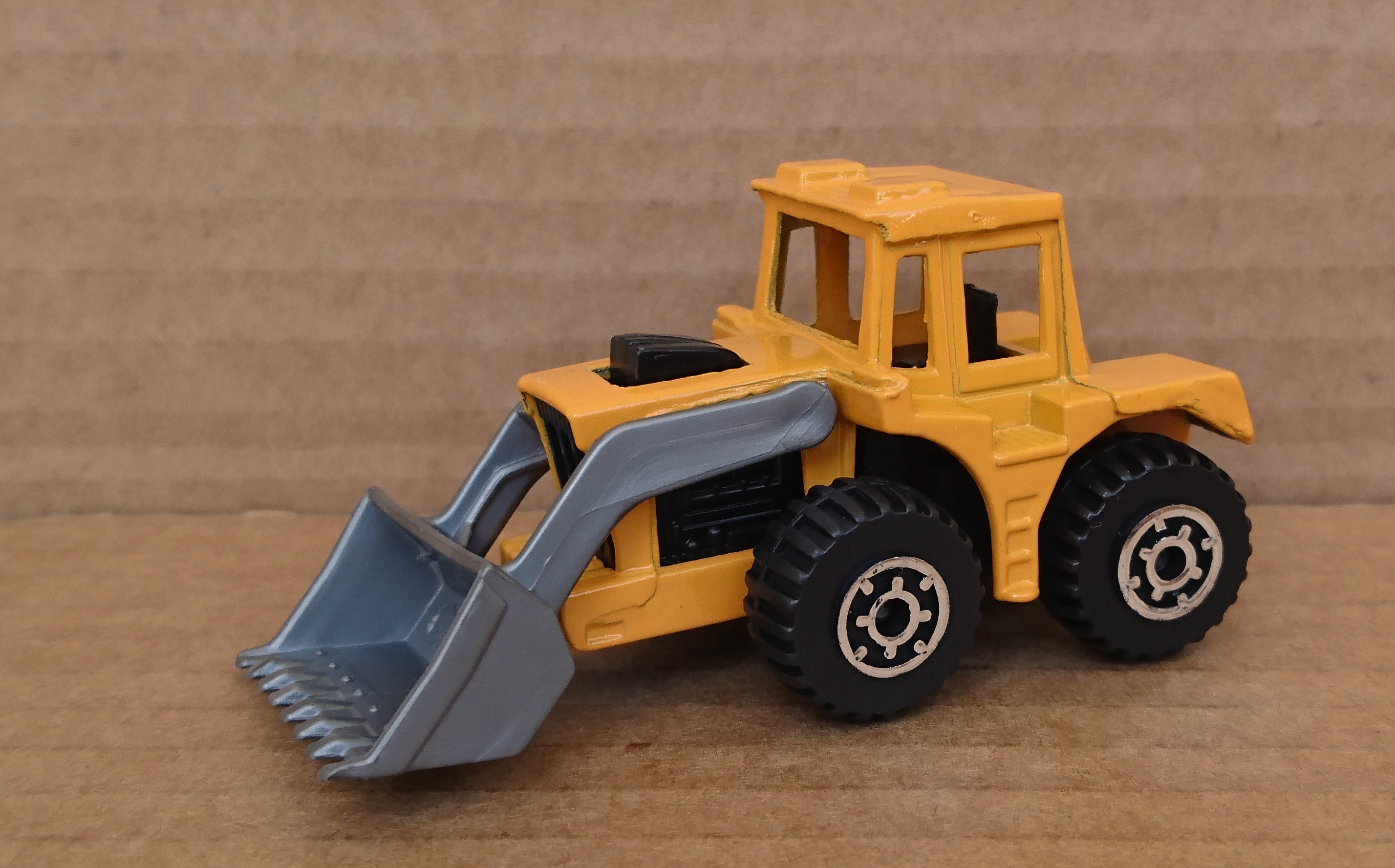 Tractor shovel clearance