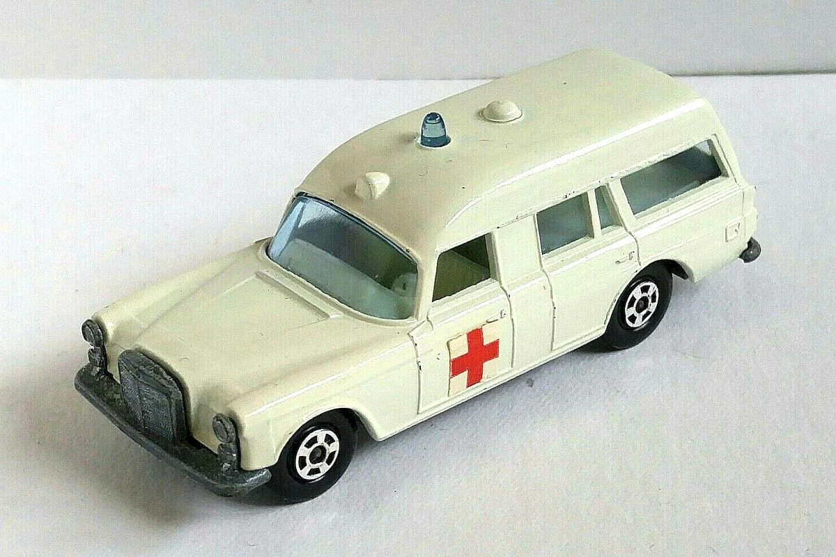 matchbox series 3 binz ambulance