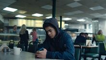 Уилл в кафе Оксфорд2 телесериал.jpg