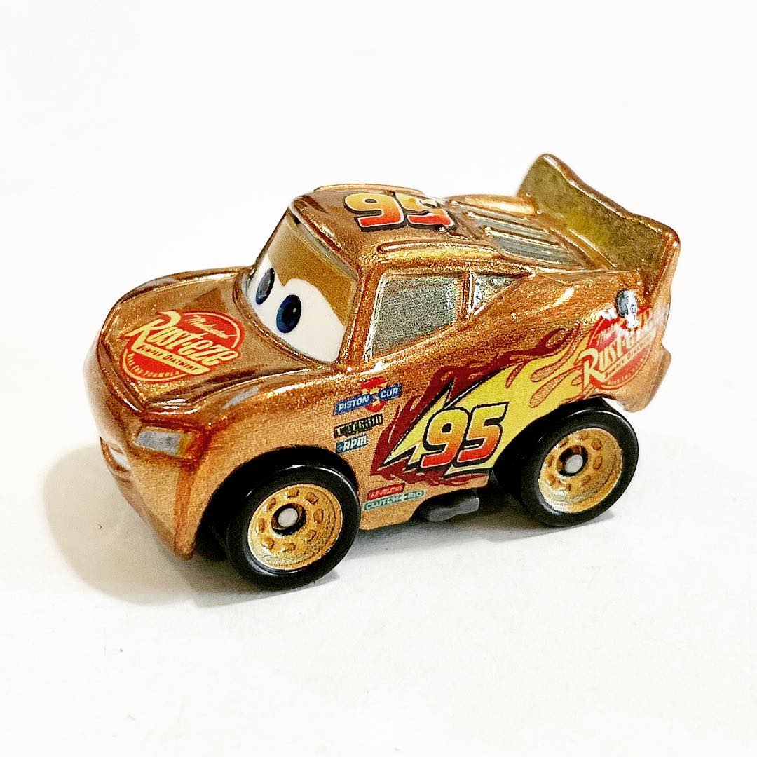 Gold lightning mcqueen cars 3 hotsell