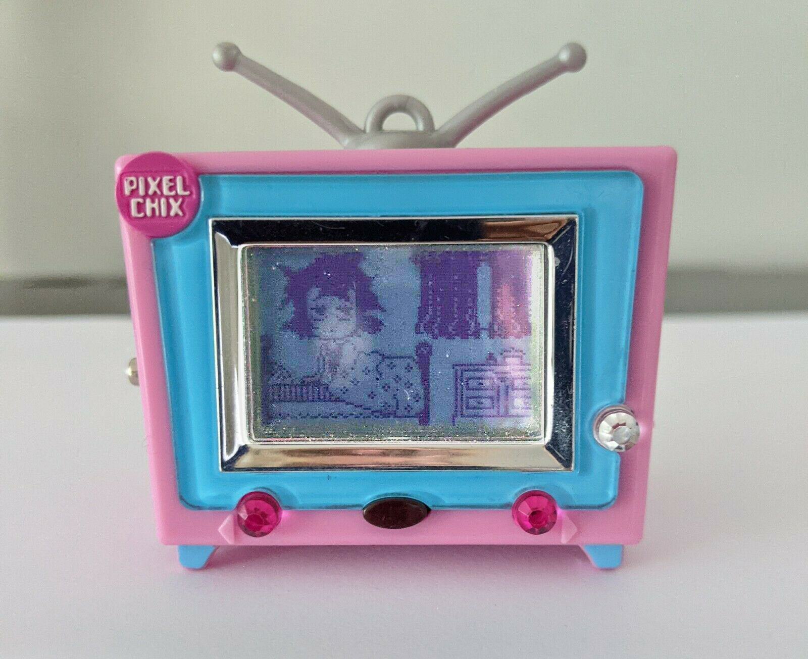 Pixel-Chix-TV-Fashion-Network-Codllectible-launched-by.jpg