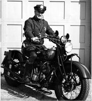 MAUNDBURY-motorcycle-police-officer