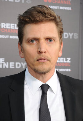 Barry-pepper-portrays Vince