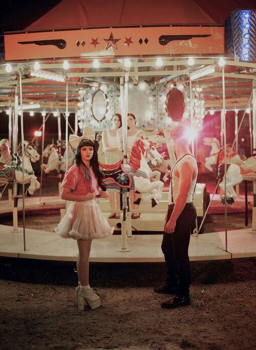 Carousel (Música), Wiki Melanie Martinez Brasil