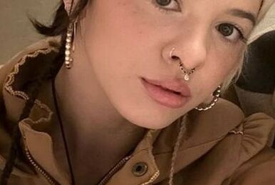 Melanie martinez 2025 septum piercing