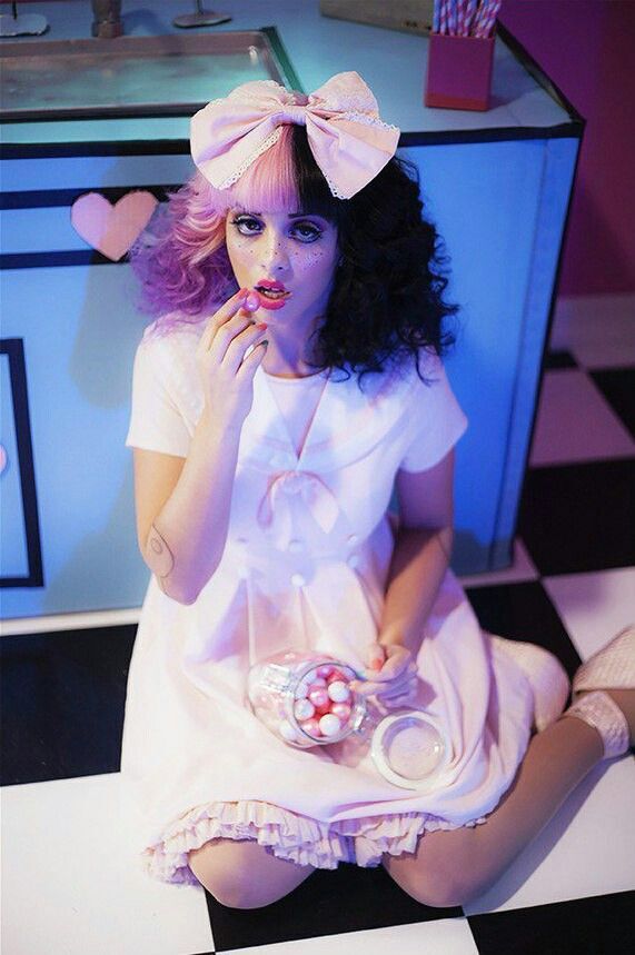 Replying to @casey x dollhouse - melanie martinez /// i dont like the , places places get in your places