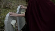 S1E1-Past04
