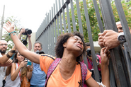 Candidata chega atrasada para o primeiro dia de prova do Enem 2