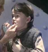 ロリリアンの子供 俳優: イーサン・ダンプ