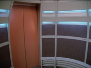 Turbolift interior, 2364.jpg (830 kio) L'intérieur d'un turbolift du 24ème siècle