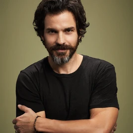 Santiago Cabrera