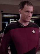 Q en capitaine de Starfleet 2364 (5ème apparition) (TNG: "Encounter at Farpoint")