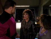 Lwaxana Troi macht Riker Vorwürfe wegen ihrer Tochter