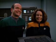 Der Doktor und B'Elanna Torres freuen sich über das Baby