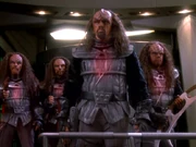 Klingonen beamen auf die OPS.