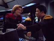 Janeway und Kim sind euphorisch