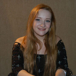 Scarlett Pomers