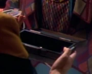 Einige Lobeikristalle.