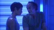 T'Pol macht sich an Phlox ran