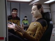 Data und La Forge untersuchen das Shuttle