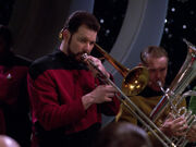 Riker beim Posaune spielen