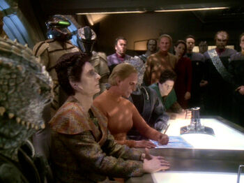 Female Changeling signs Treaty of Bajor