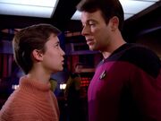 Riker ignoriert die Warnung von Wesley über den Reisenden