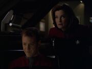 Captain Janeway bricht mit dem Deltaflyer auf um Seven of Nine zu retten