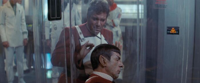 James T. Kirk muss mit ansehen wie sein Freund Spock stirbt