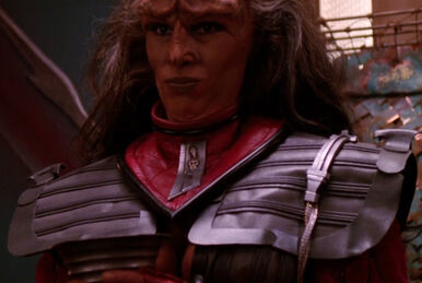 Lot #656 - STAR TREK: GENERATIONS (1994) - B'etor's (Gwynyth Walsh) Hero  Klingon Knife