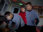 Scott und McCoy glauben Spock nicht
