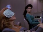 Dr. Crusher et Deanna Troi en 2367