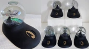 Star Trek The Experience snow globe group.jpg (158 KB) Starship and station snow globes