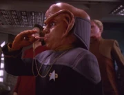 Nog pfeift auf einer Bootsmannsmaatenpfeife