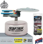 Bif Bang Pow USS Enterprise-D Monitor Mate SDCC exclusive.jpg (168 KB) USS Enterprise-D Monitor Mate Bobble Ship (SDCC 2017)