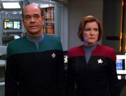 Janeway und der Doktor teilen Seven mit, dass die Untersuchung Kovins Version bestätigt