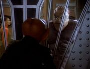 Quark schmeißt Morn raus.